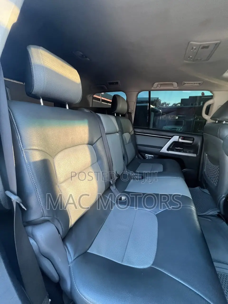 Toyota Land Cruiser 2010 White