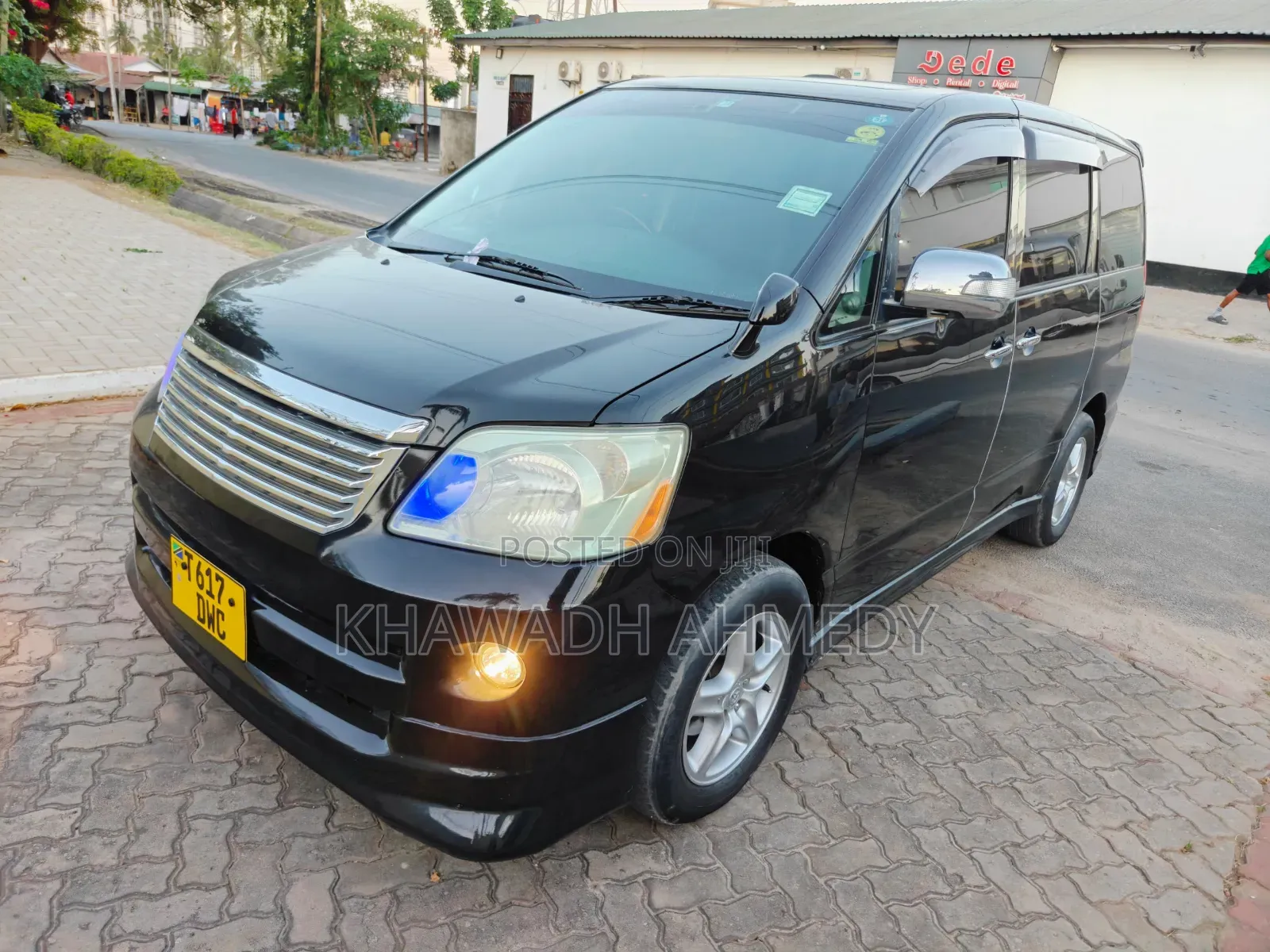 Toyota Noah 2004 Black