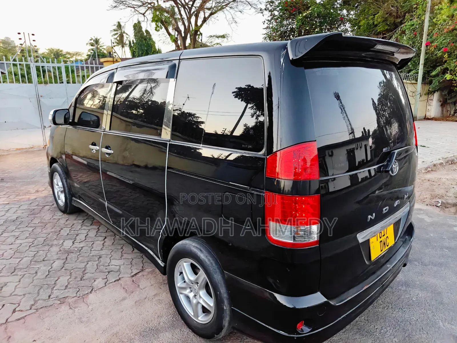 Toyota Noah 2004 Black