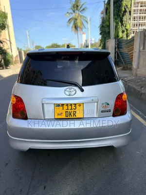 Toyota IST 2004 Silver