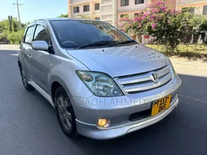 Toyota IST 2004 Silver