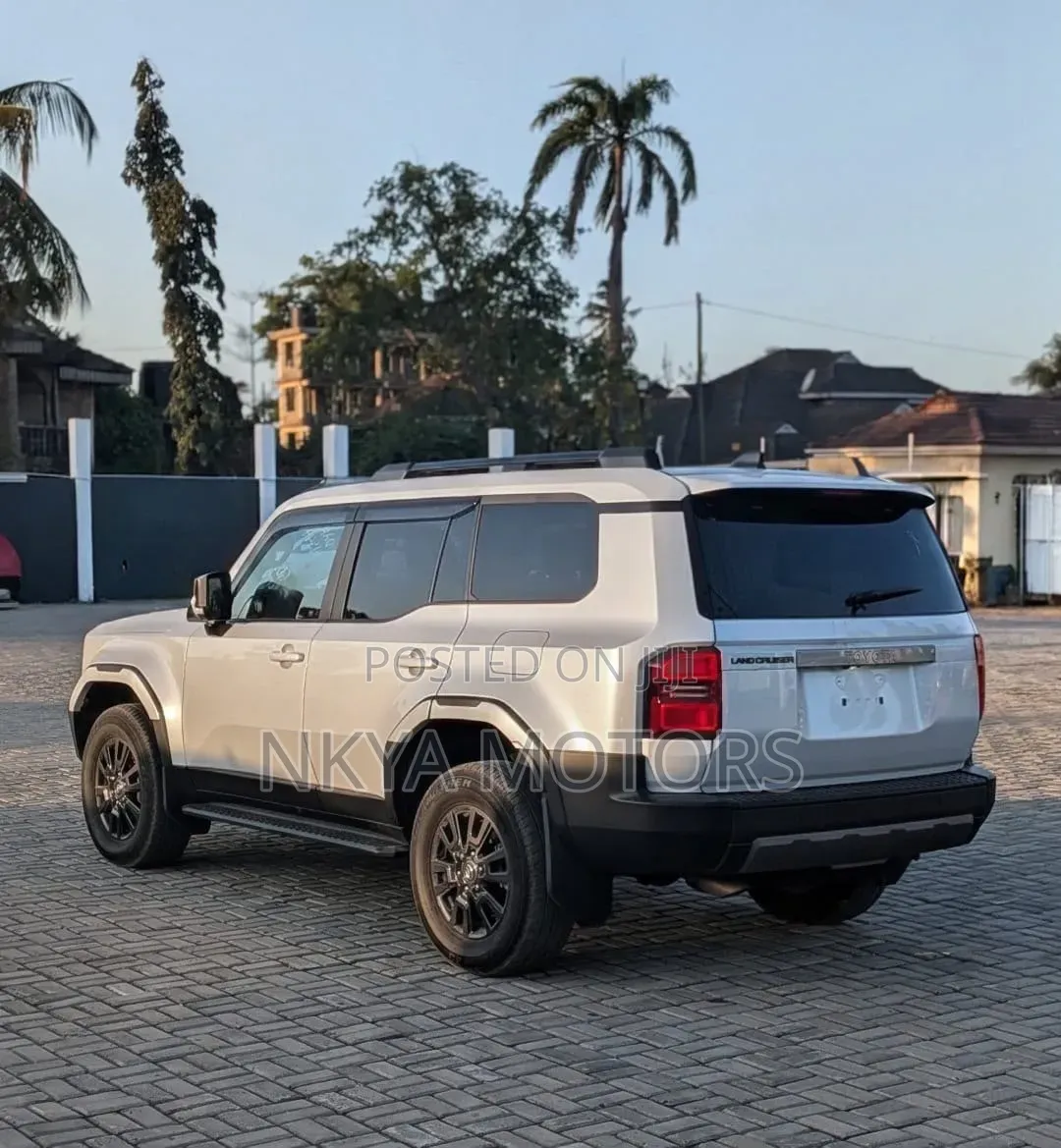 Toyota Land Cruiser Prado 2024 White