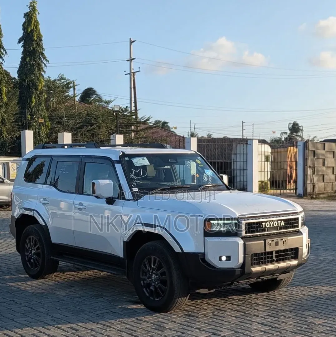 Toyota Land Cruiser Prado 2024 White