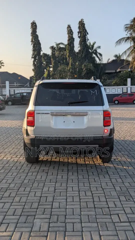 Toyota Land Cruiser Prado 2024 White