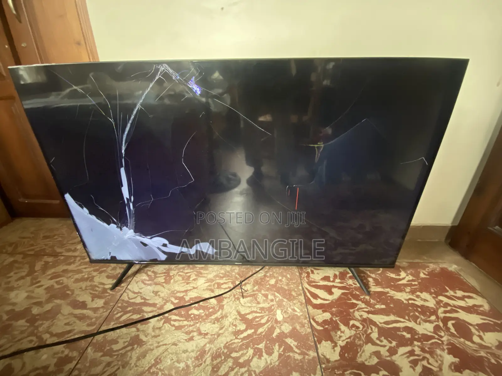 Hisense TV 58' (Broken)