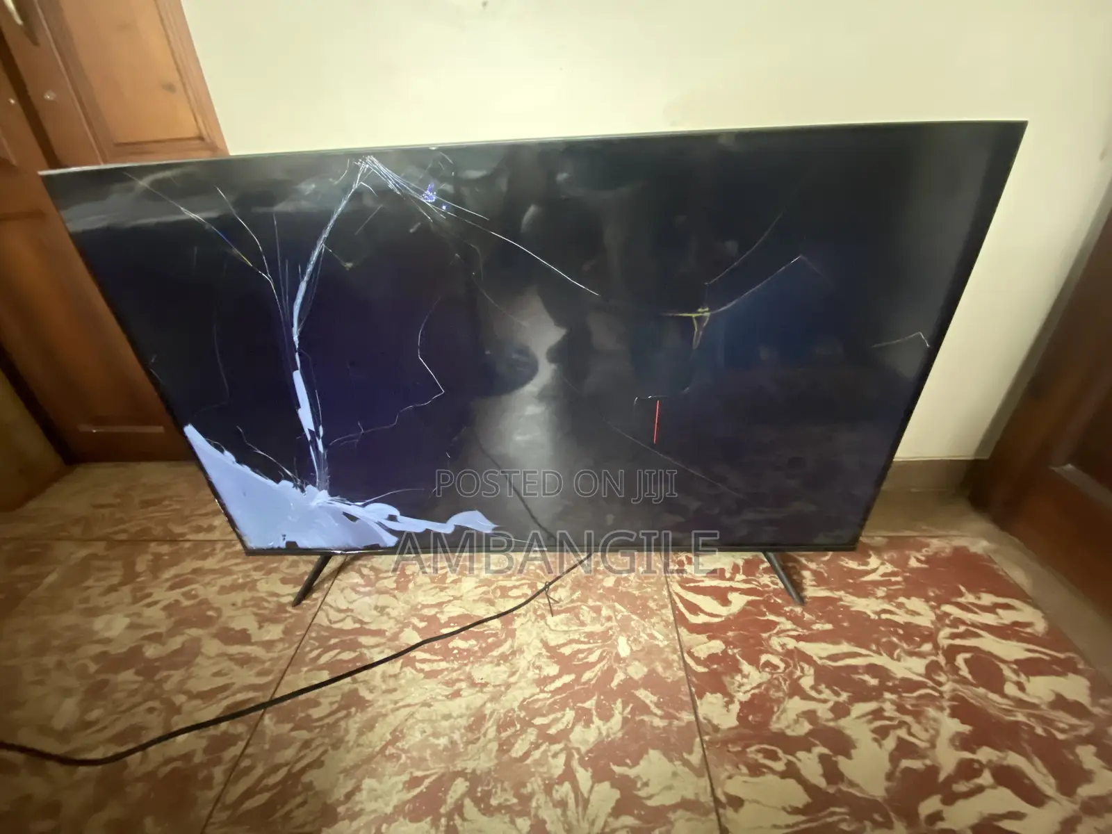 Hisense TV 58' (Broken)