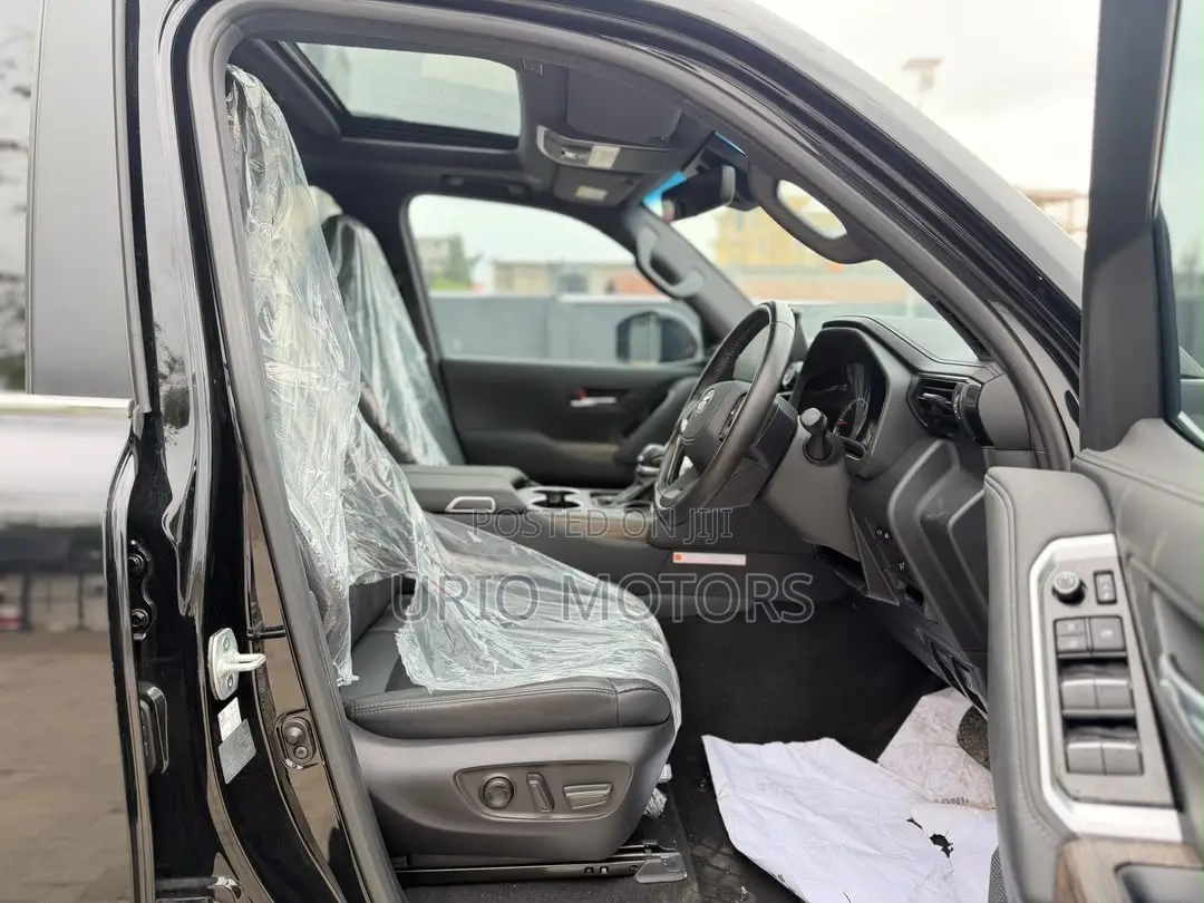 Toyota Land Cruiser LC300 2024 Black
