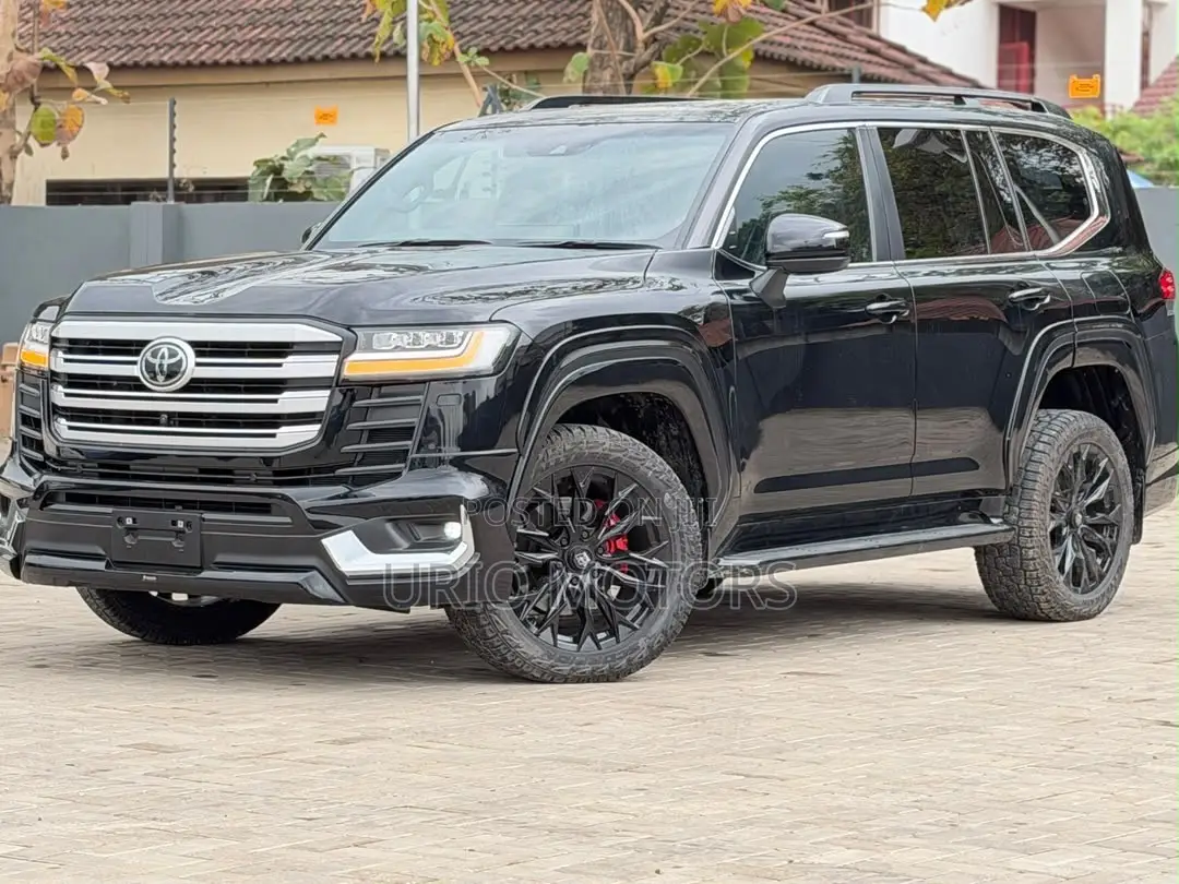 Toyota Land Cruiser LC300 2024 Black