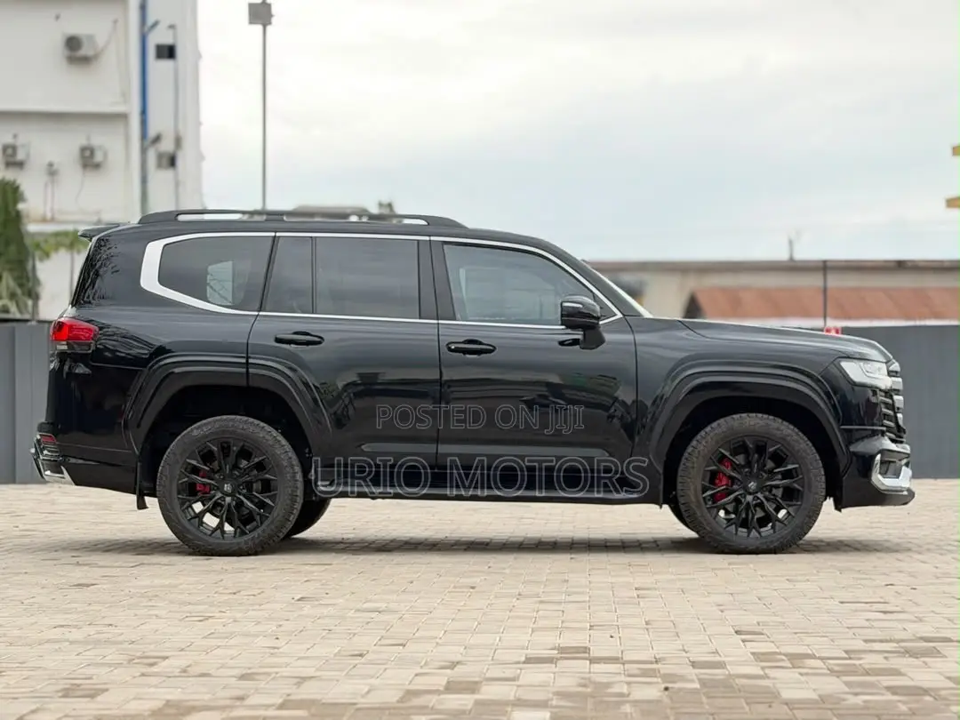 Toyota Land Cruiser LC300 2024 Black