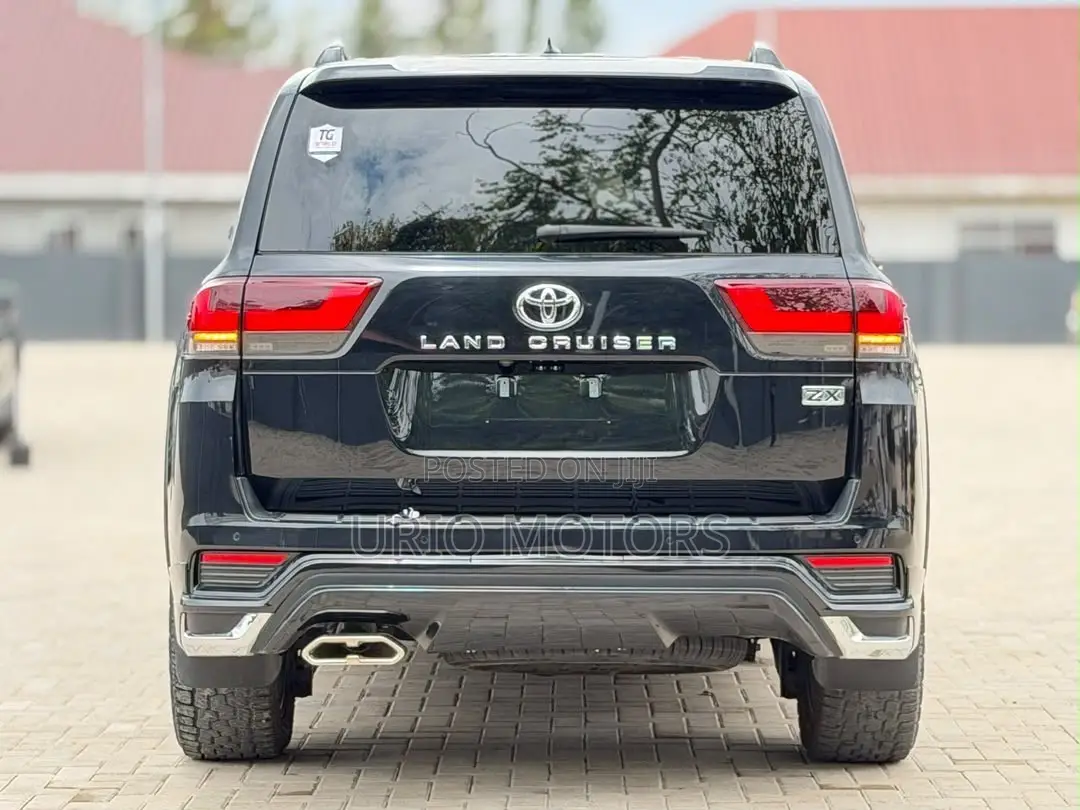Toyota Land Cruiser LC300 2024 Black