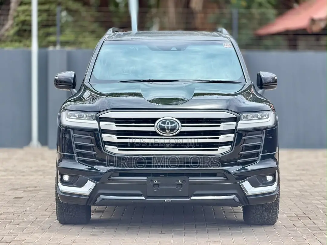 Toyota Land Cruiser LC300 2024 Black