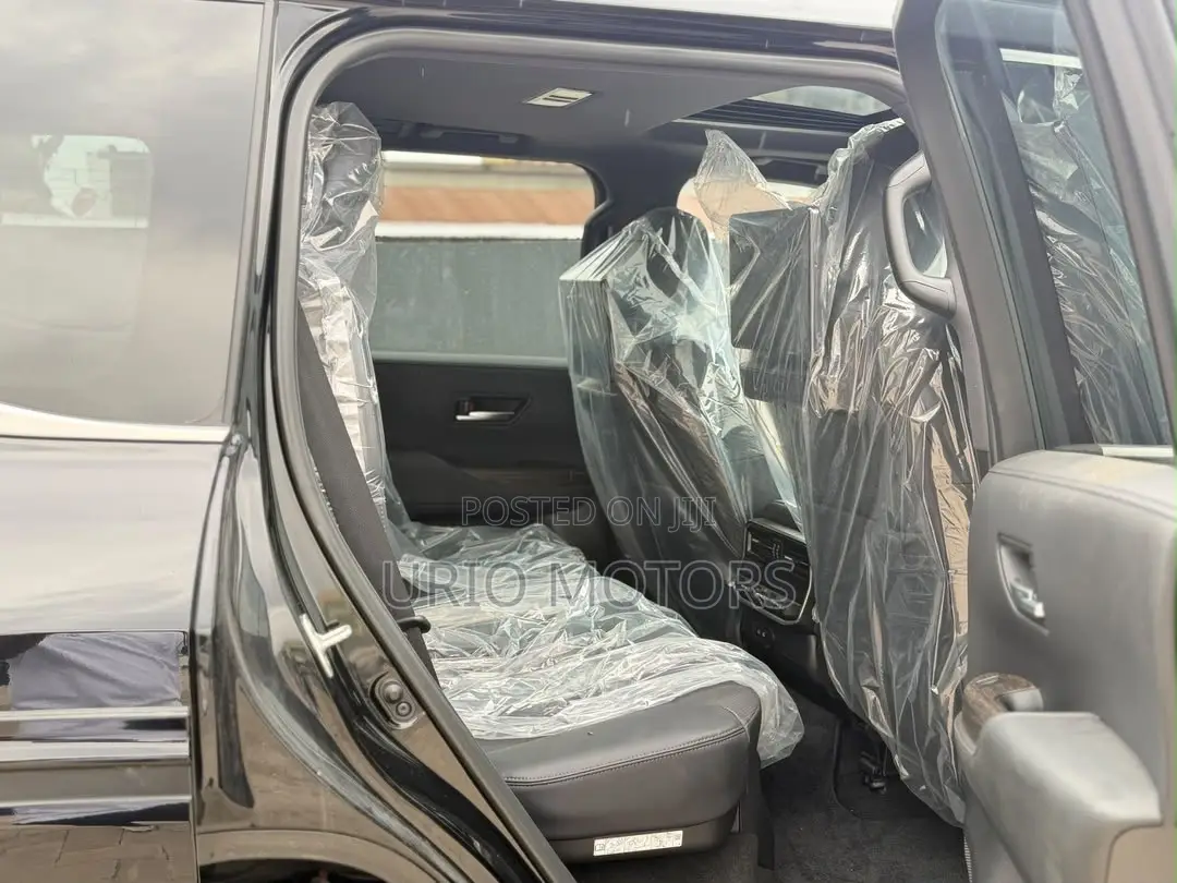 Toyota Land Cruiser LC300 2024 Black