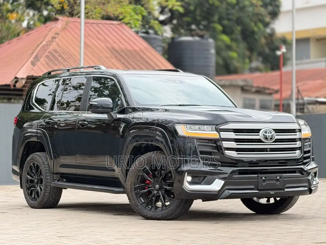 Toyota Land Cruiser LC300 2024 Black