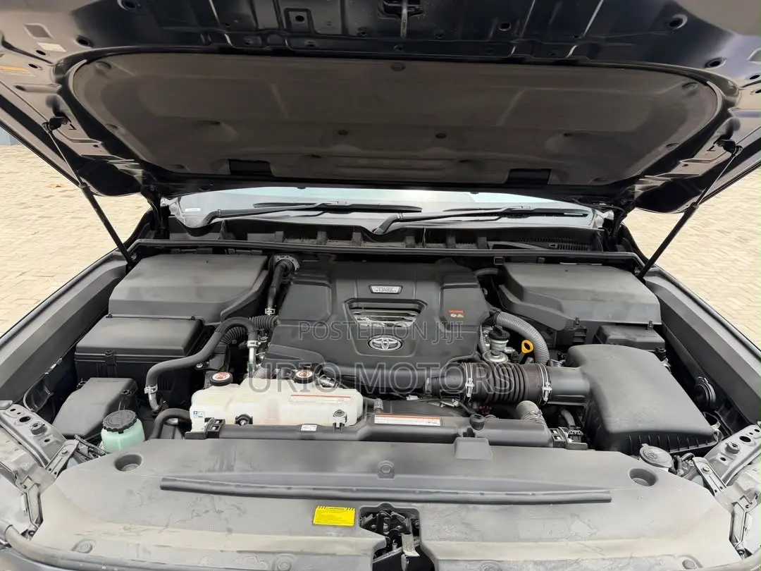 Toyota Land Cruiser LC300 2024 Black