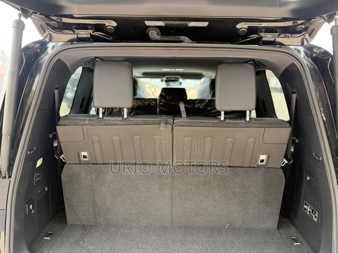 Toyota Land Cruiser LC300 2024 Black