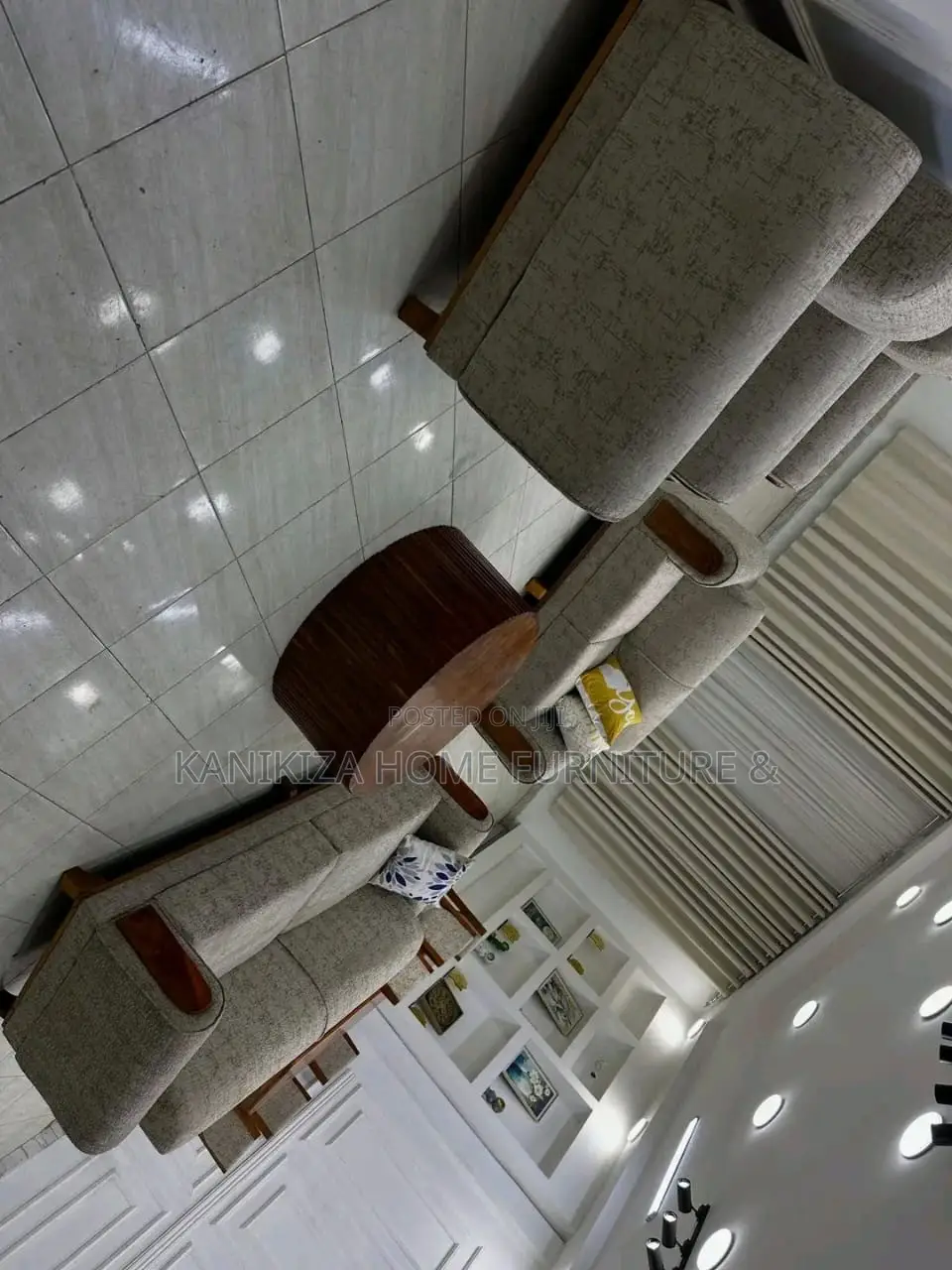 Sofa Set Za 3,2,1,1 Show Zake Ni Mbao Ngumu