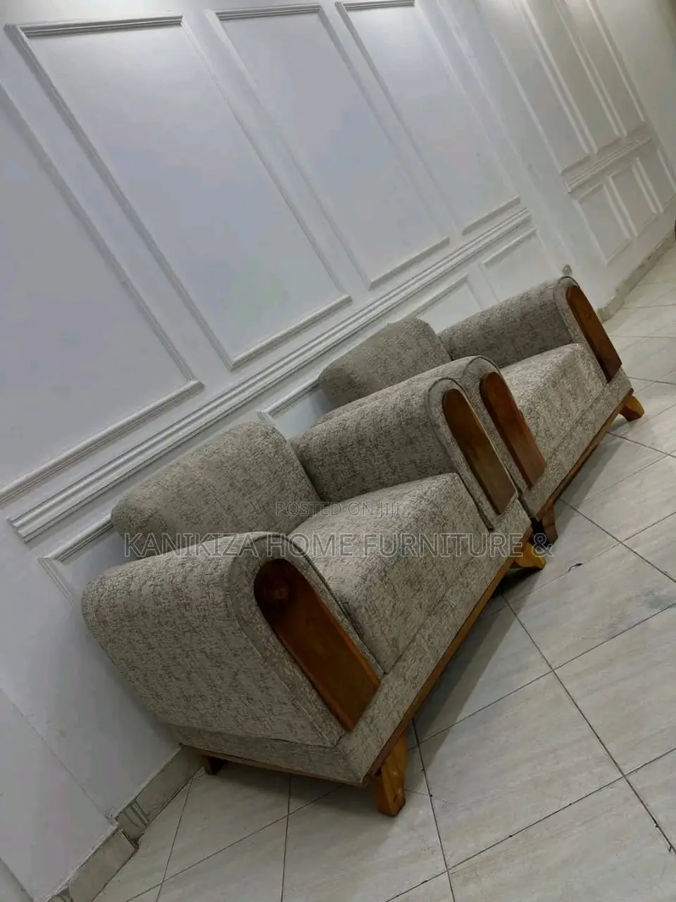 Sofa Set Za 3,2,1,1 Show Zake Ni Mbao Ngumu