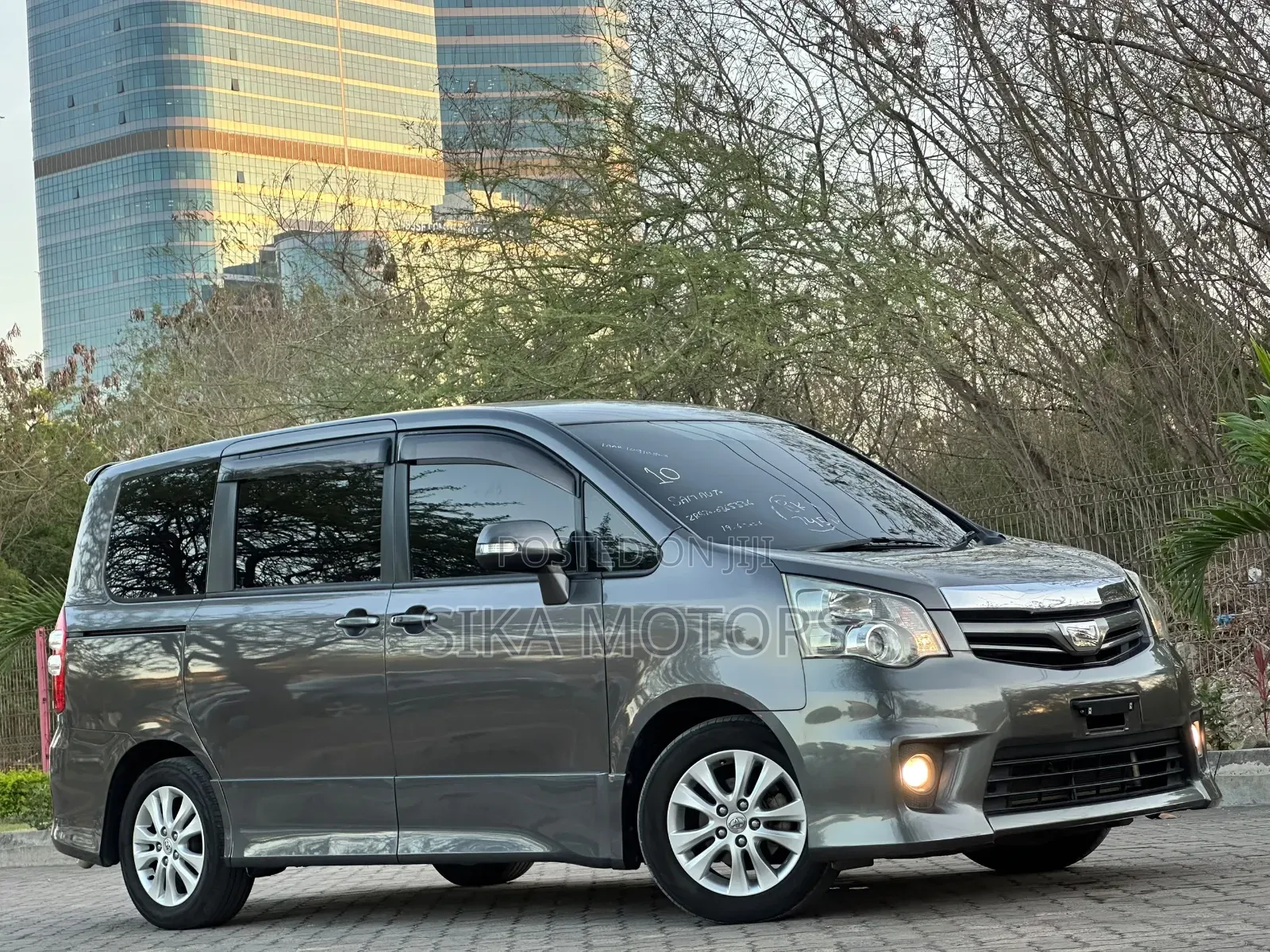 Toyota Noah 2011 Gray