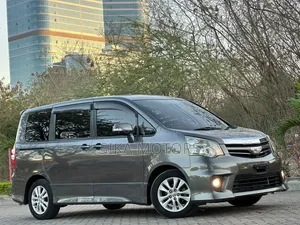 Toyota Noah 2011 Gray