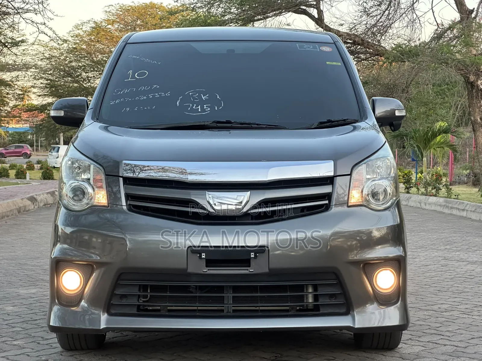 Toyota Noah 2011 Gray
