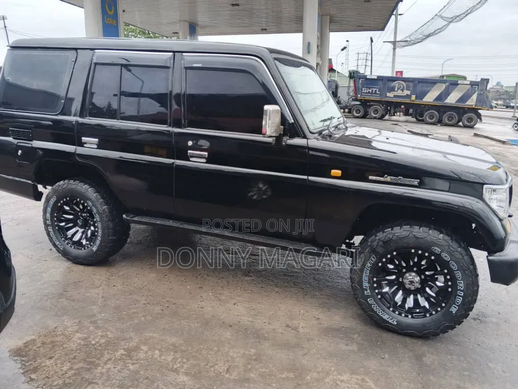Toyota Land Cruiser Prado 2004 Black