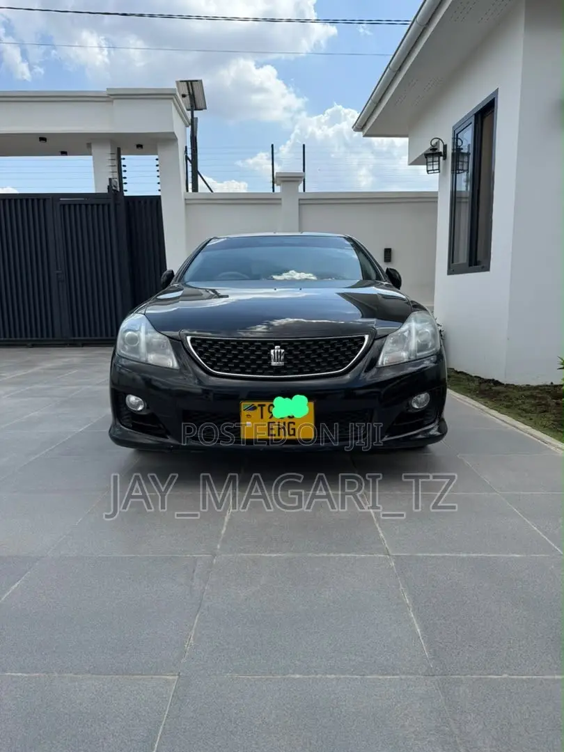 Toyota Crown 2011 Black
