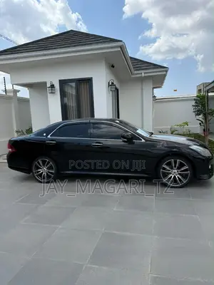Toyota Crown 2011 Black