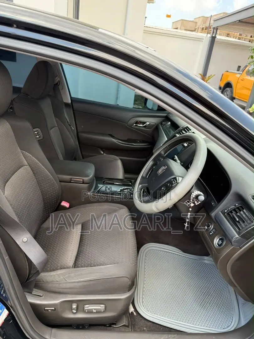 Toyota Crown 2011 Black