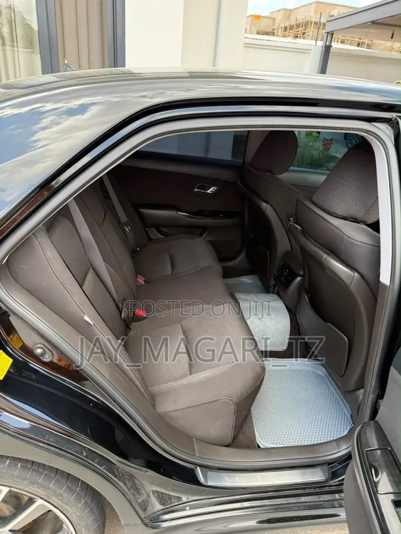 Toyota Crown 2011 Black