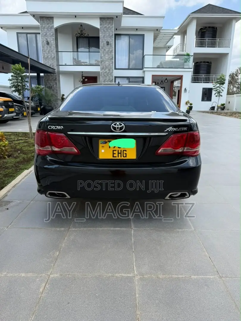 Toyota Crown 2011 Black
