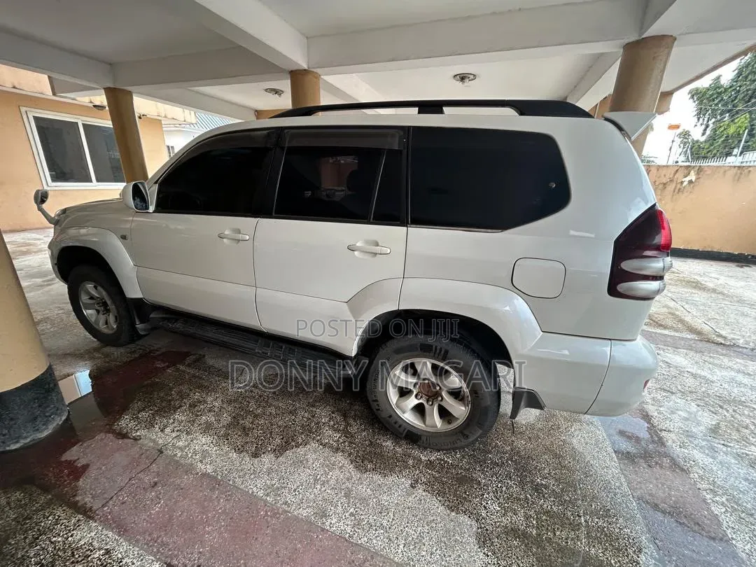 Toyota Land Cruiser Prado 2006 White