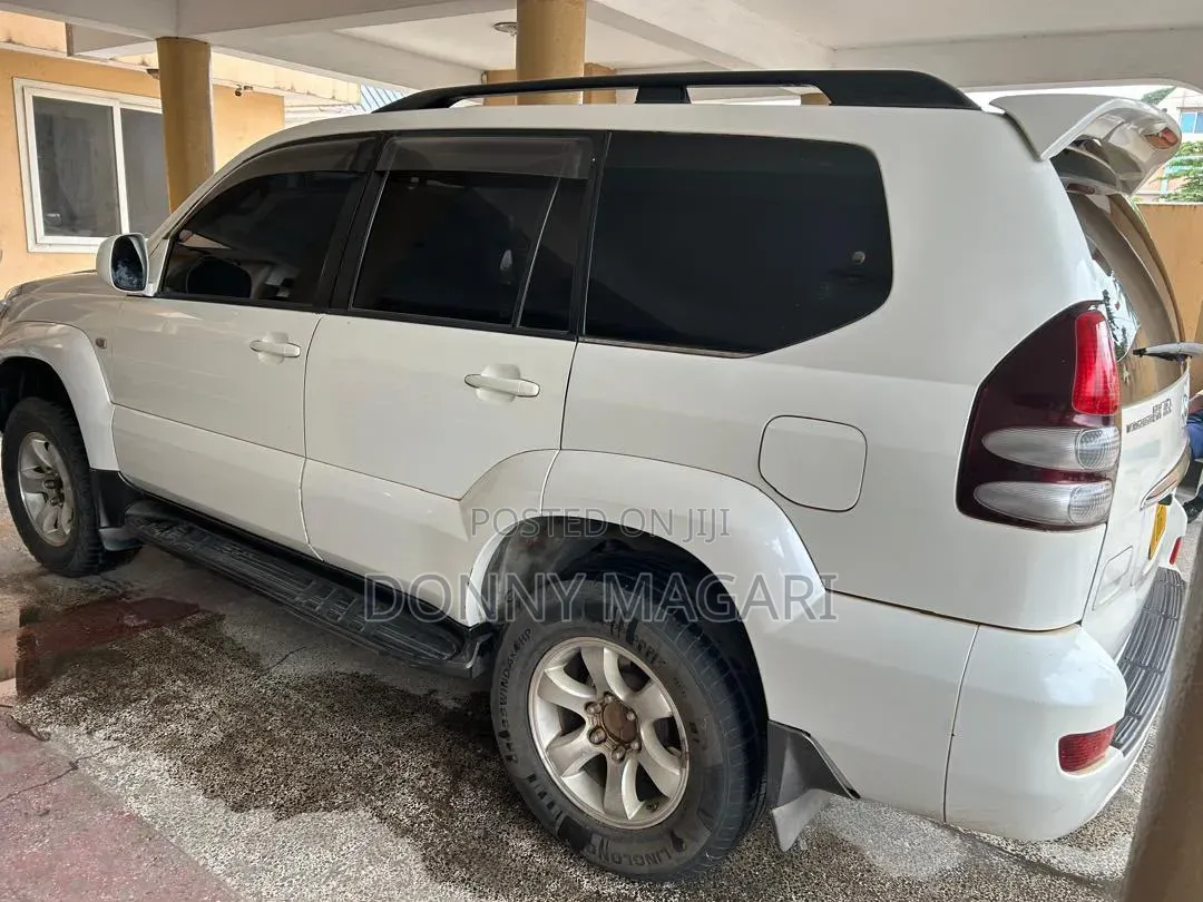 Toyota Land Cruiser Prado 2006 White
