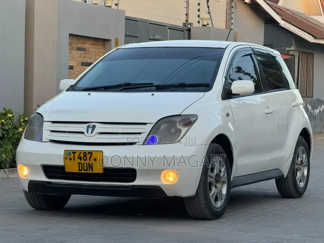 Toyota IST 2004 White