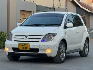 Toyota IST 2004 White