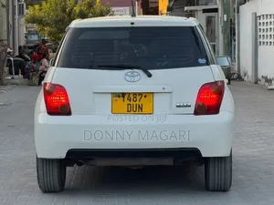 Toyota IST 2004 White