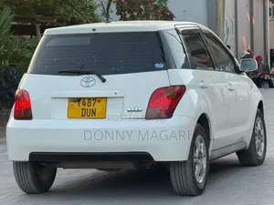 Toyota IST 2004 White