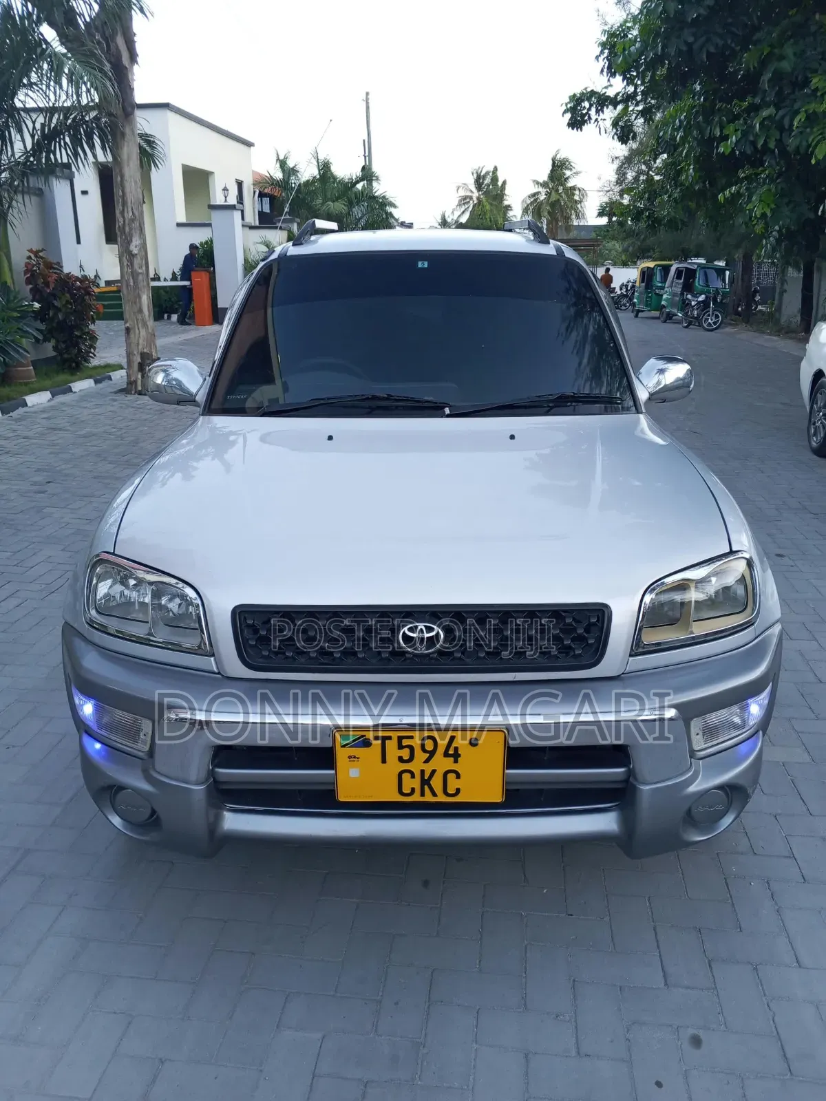 Toyota RAV4 2004 White