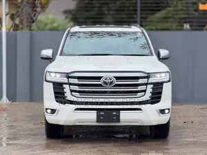 Toyota Land Cruiser LC300 2024 White