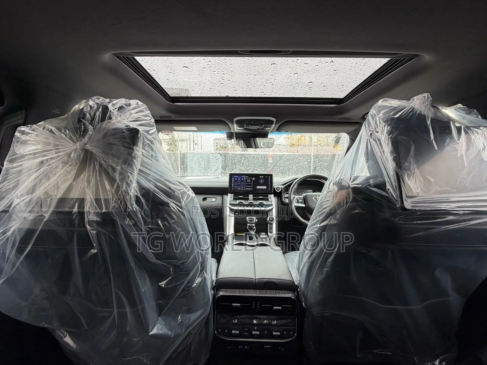 Toyota Land Cruiser LC300 2024 White