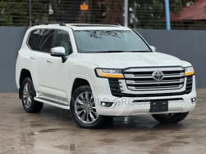 Toyota Land Cruiser LC300 2024 White