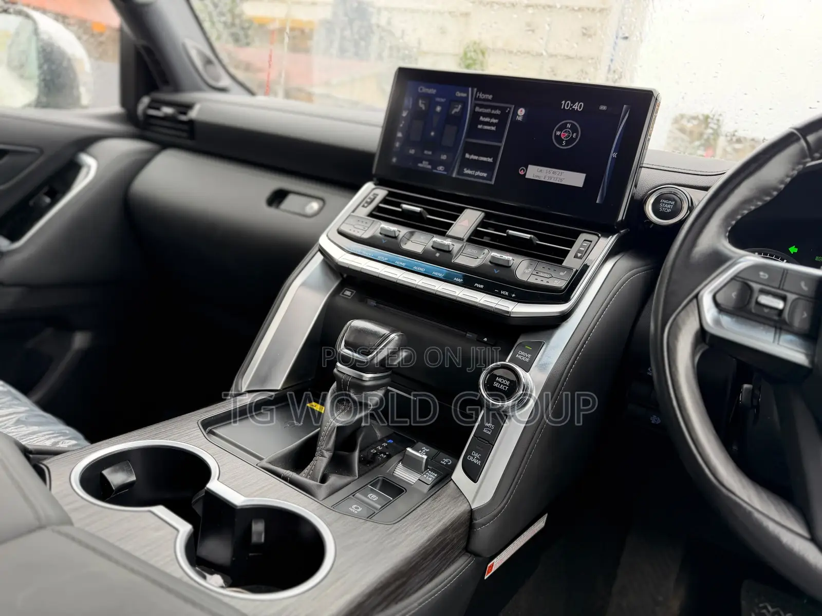 Toyota Land Cruiser LC300 2024 White