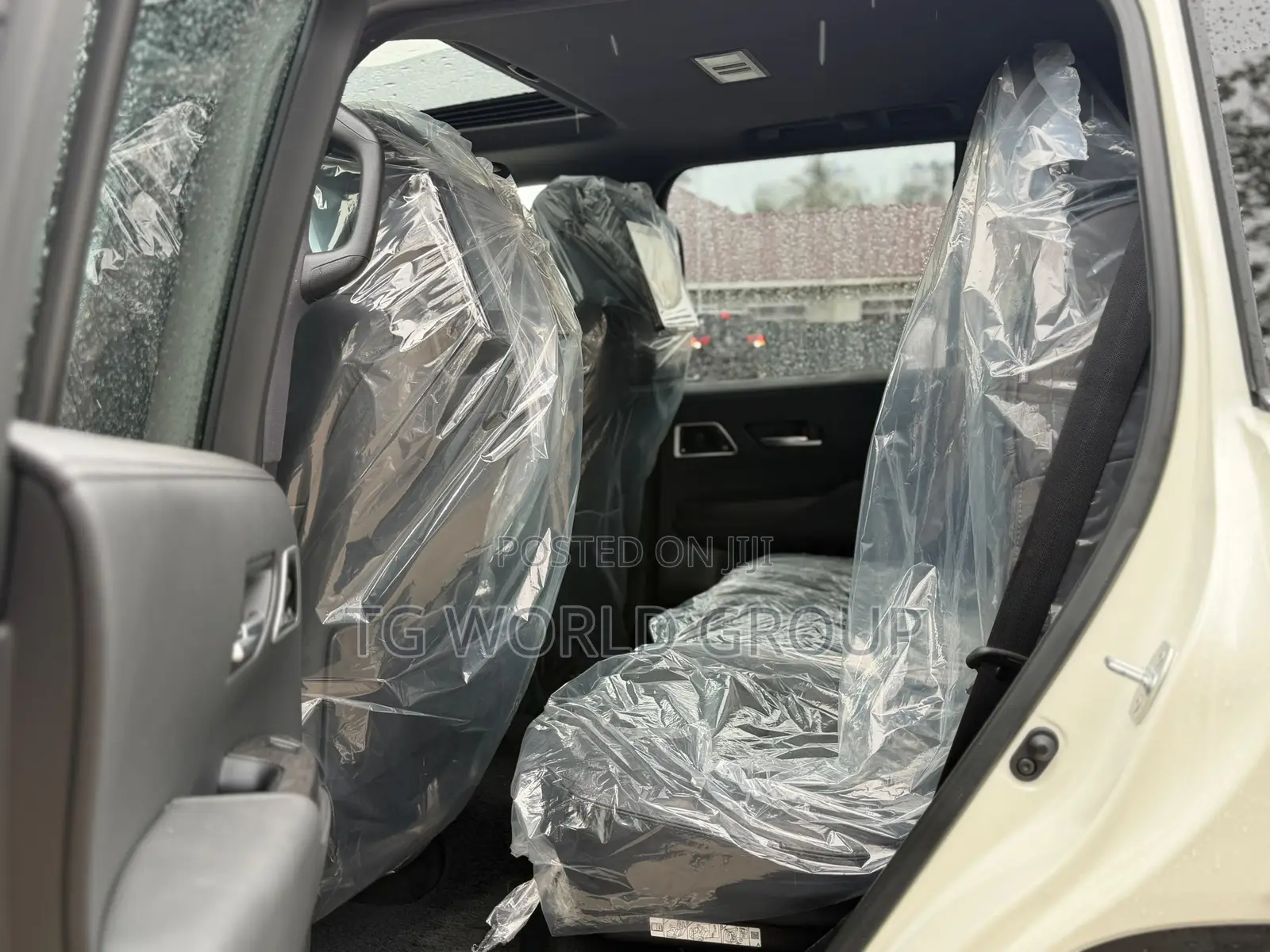 Toyota Land Cruiser LC300 2024 White