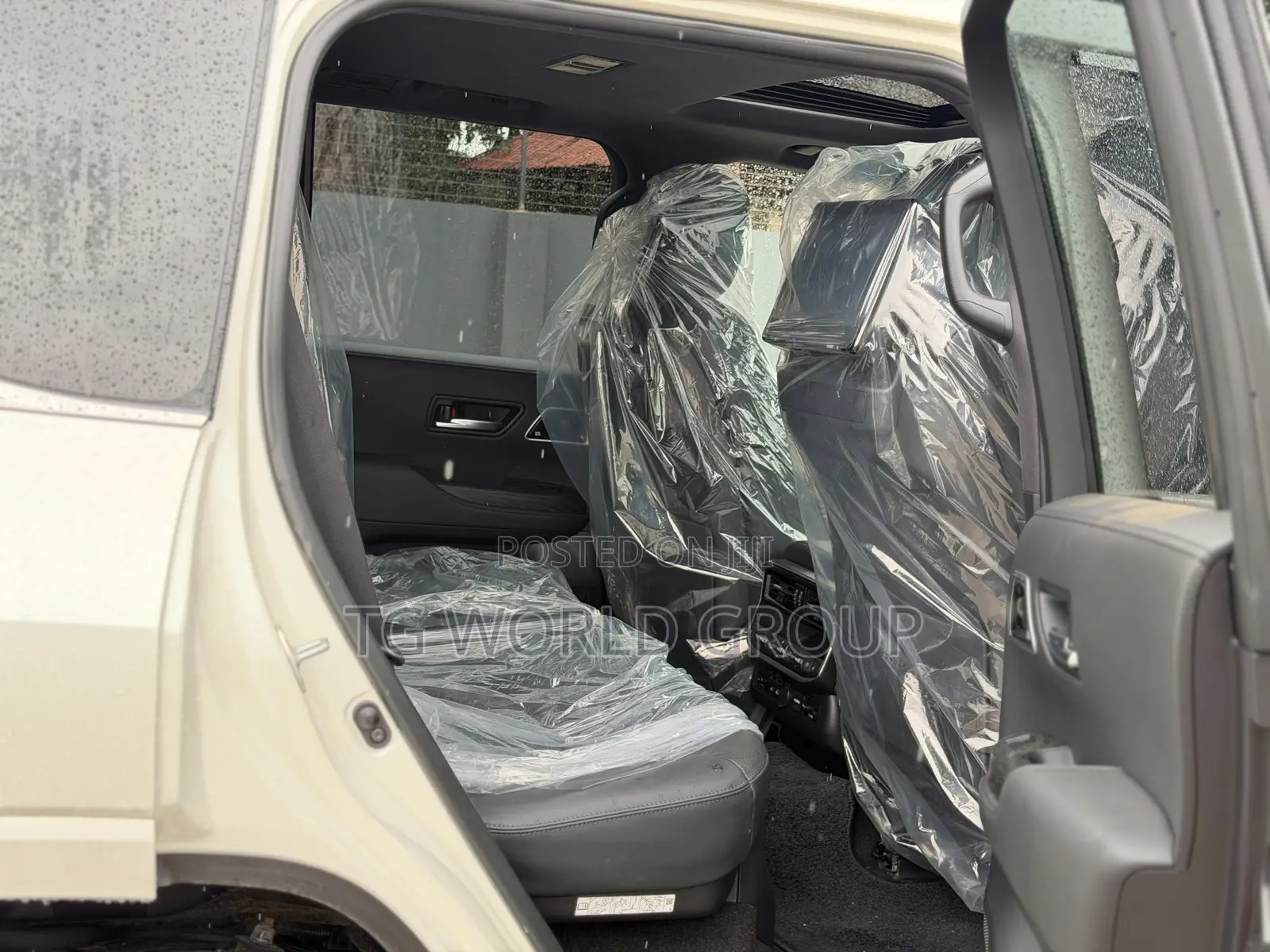 Toyota Land Cruiser LC300 2024 White