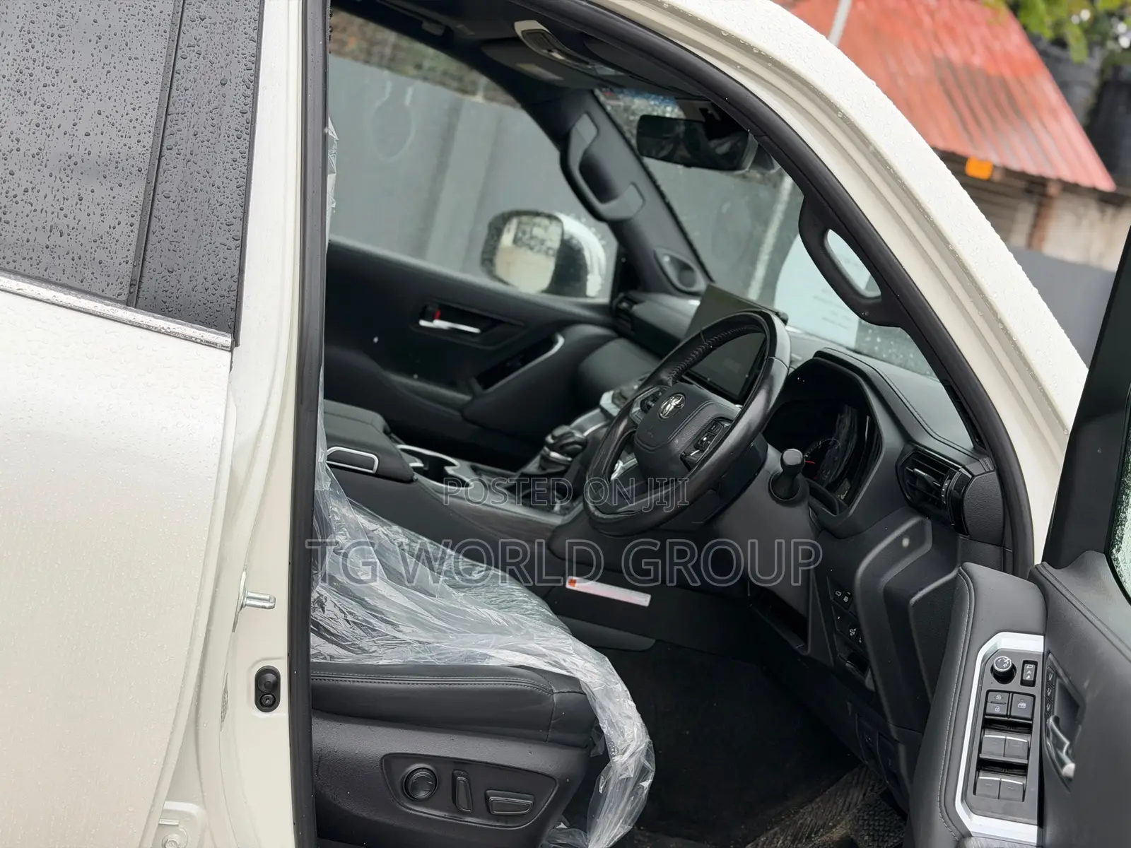 Toyota Land Cruiser LC300 2024 White