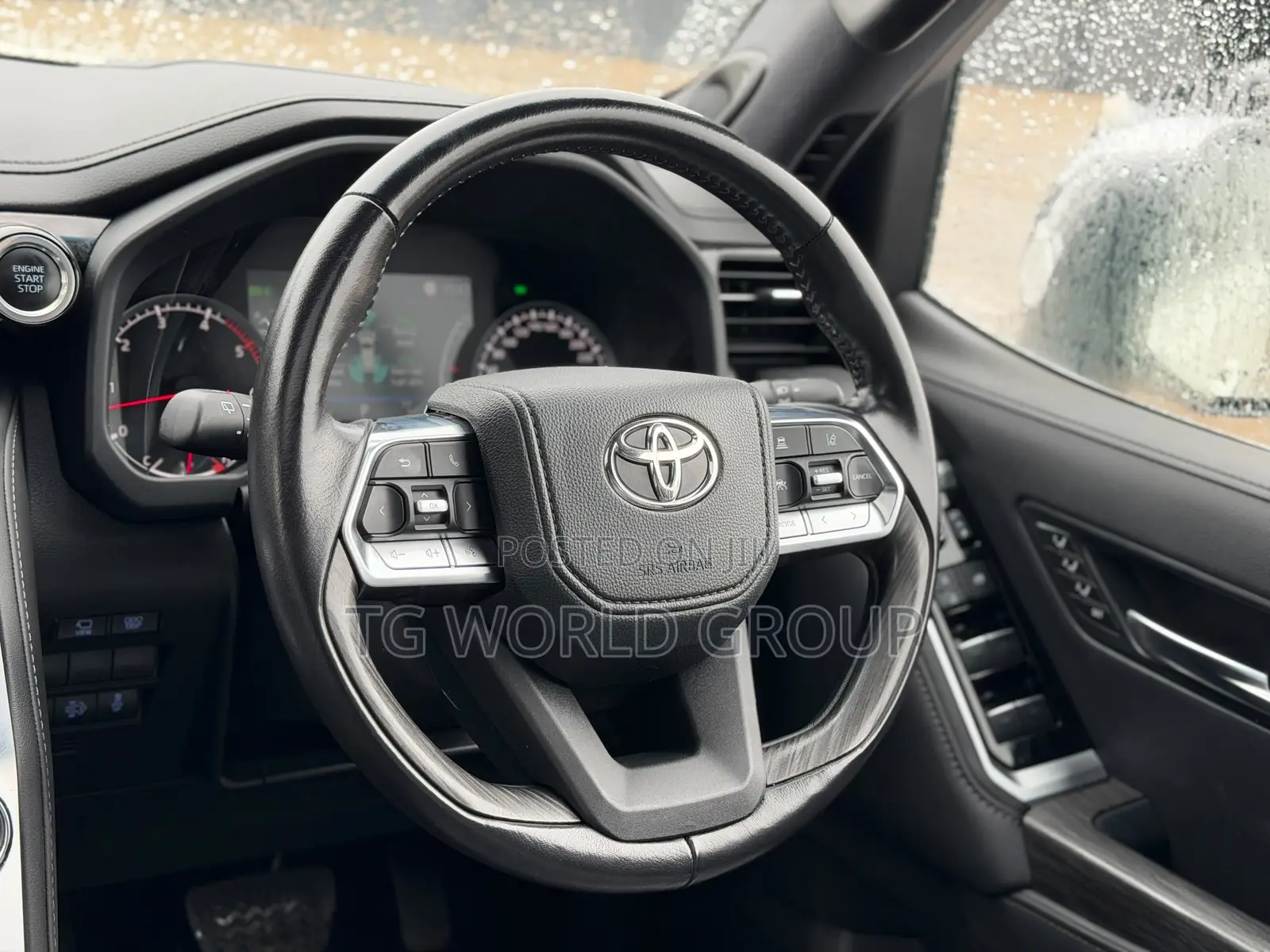 Toyota Land Cruiser LC300 2024 White