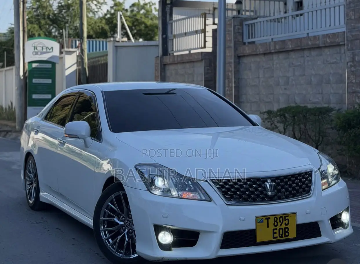 Toyota Crown 2011 White
