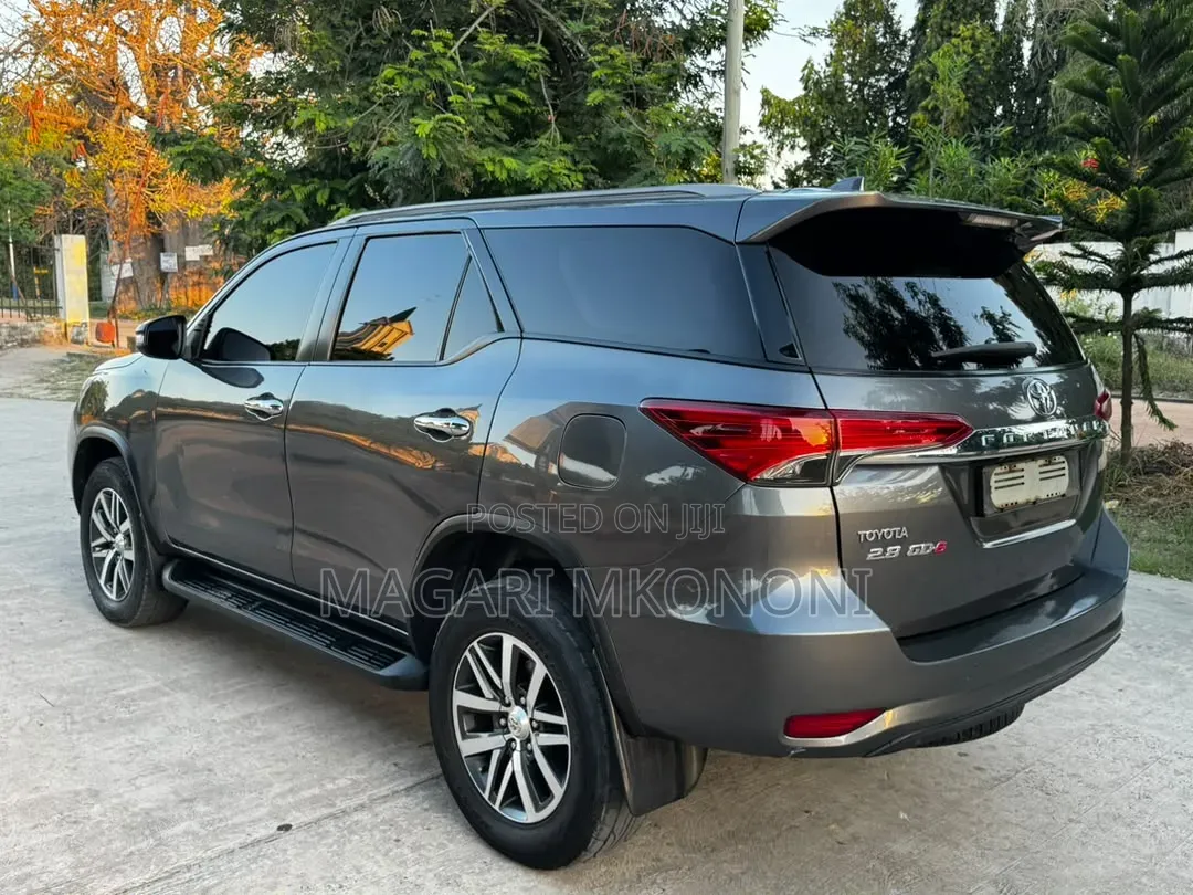 Toyota Fortuner 2.8 D AWD 2017 Gray