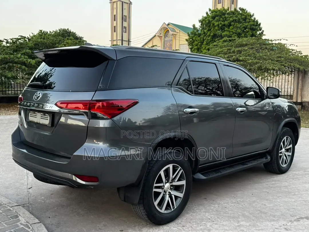 Toyota Fortuner 2.8 D AWD 2017 Gray