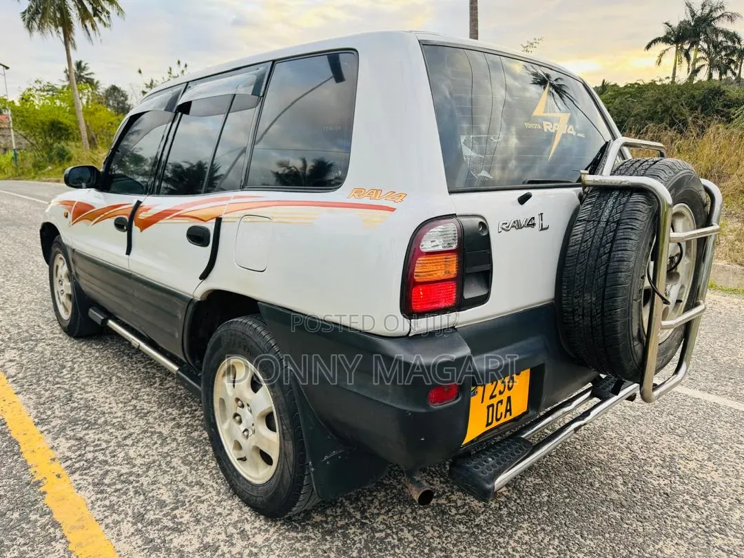 Toyota RAV4 2004 White