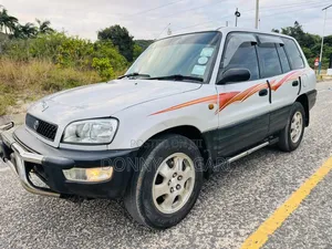 Toyota RAV4 2004 White